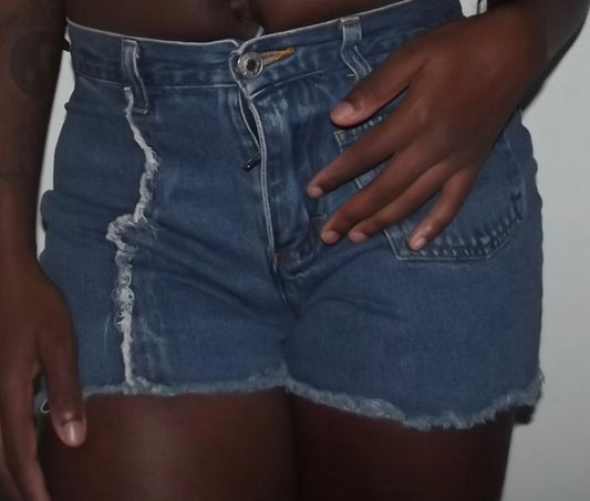 distressed denim shorts ♡